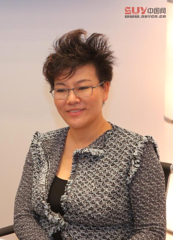 深圳佳鴻貿(mào)易發(fā)展有限公司董事長秋平女士 %282%29