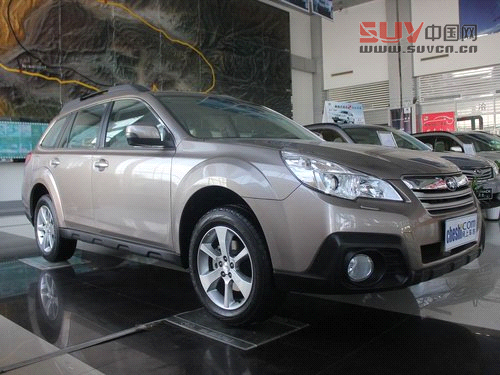 斯巴魯  傲虎 2.5L CVT 車輛右側45度角