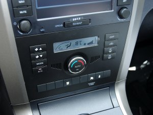 哈弗長城汽車哈弗H52012款 智尊版 綠靜2.0T自動(dòng)兩驅(qū)超豪華型