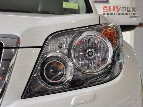 一汽豐田 4.0L AT 車輛大燈細節