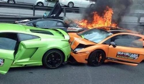 三輛蘭博基尼撞車報廢 千萬瞬間化為泡影