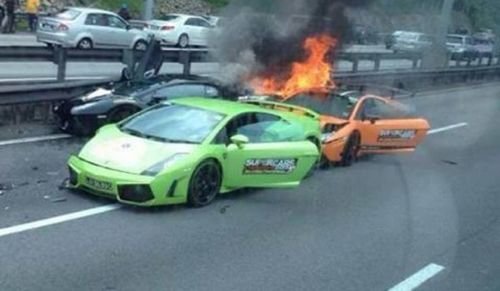三輛蘭博基尼撞車報廢 千萬瞬間化為泡影