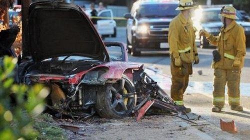 美國青年被捕 系偷盜保羅沃克車禍殘骸