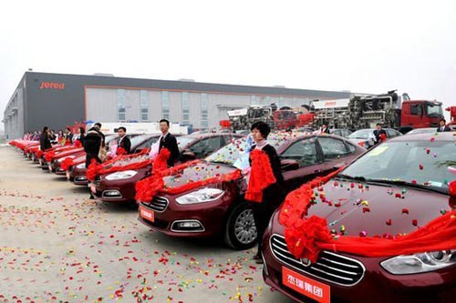 奔馳凱迪拉克當(dāng)年終獎(jiǎng) 你的老板發(fā)什么?