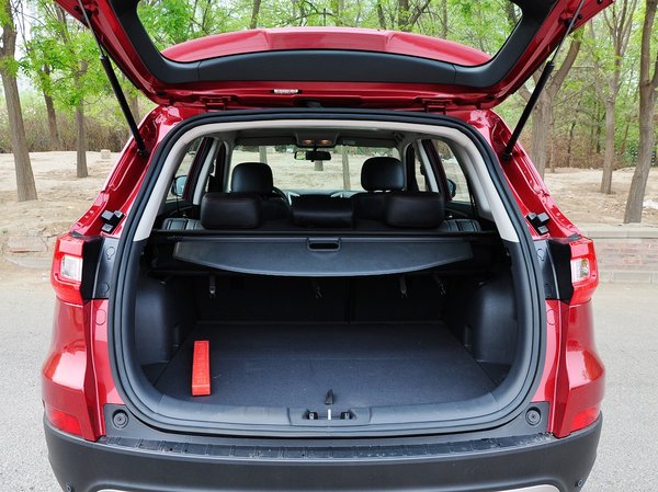 爭自主SUV主把交椅 長安CS75對比哈弗H6