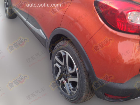 雷諾capture國(guó)內(nèi)路試車諜照