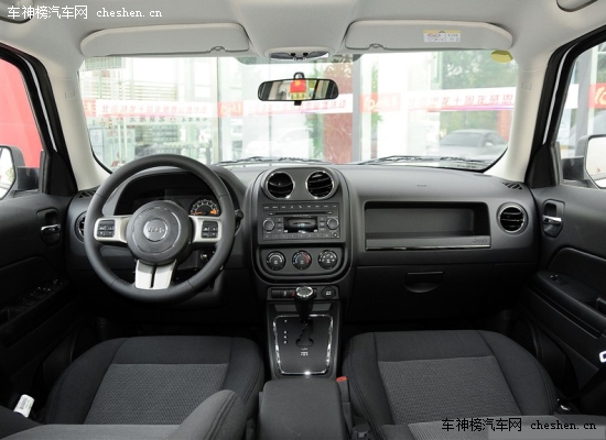 直男之選 四款霸氣個性非凡SUV車型推薦 25萬買車,男人買車,帥氣SUV,Jeep,自由客,道奇,酷威,斯巴魯,森林人,日產,奇駿