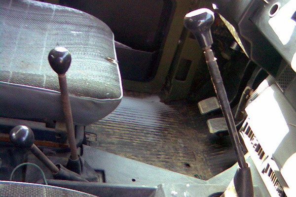 傻瓜般的操作方式 越野四驅(qū)控制的簡化